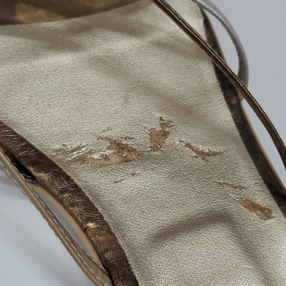 Sam & Libby Women's Gold Strappy Low Wedge - Picture 10 of 11